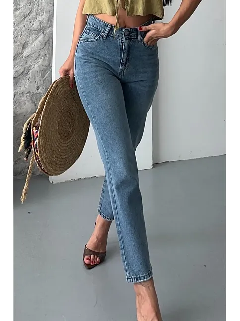 Mom Fit Kar Yıkama Bıyık Detaylı Jeans Pantolon D2006