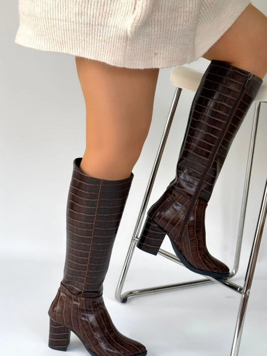 Morena Acı Kahve Desenli Rugan Topuklu Çizme