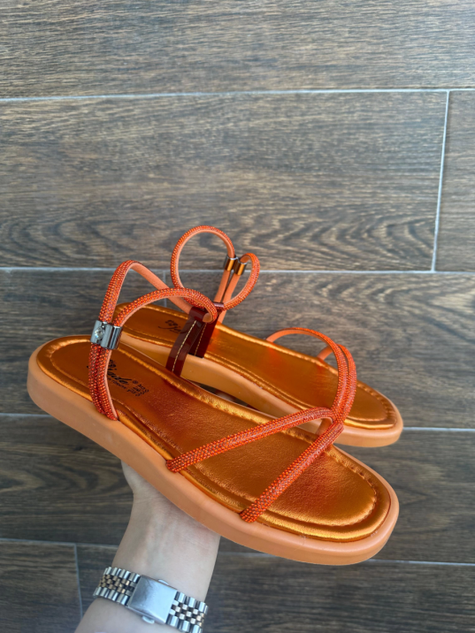 Nadda Turuncu Cilt Boncuk İşlemeli Sandalet Nadda Turuncu Cilt Boncuk İşlemeli Sandalet