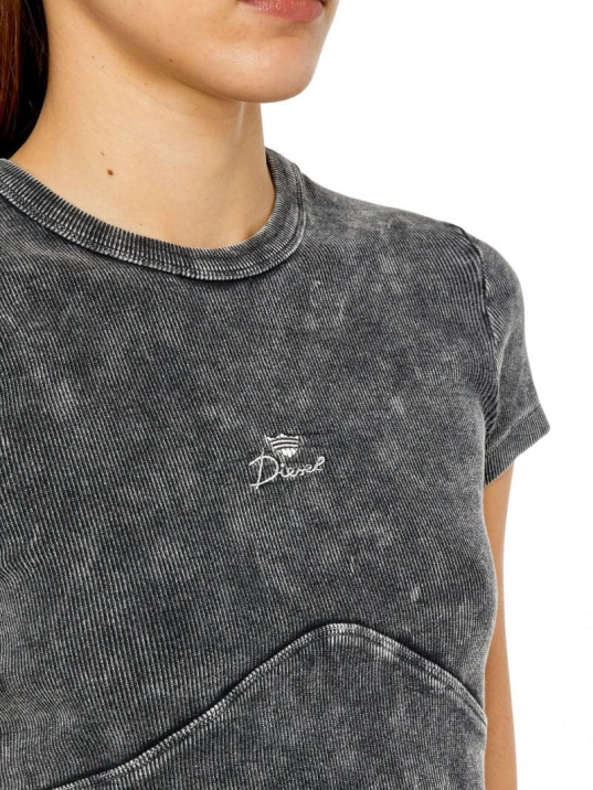 Nakış işlemeli asit yıkamalı bluz Nakış işlemeli asit yıkamalı bluz