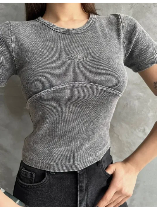 Nakış İşlemeli Asit Yıkamalı Bluz