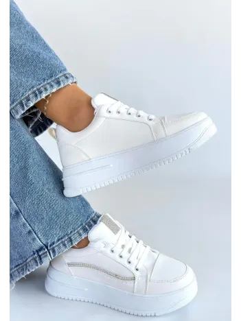 Natte Beyaz Cilt Bağcıklı Spor Ayakkabı Natte Beyaz Cilt Bağcıklı Spor Ayakkabı