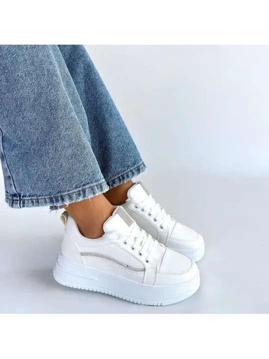 Natte Beyaz Cilt Bağcıklı Spor Ayakkabı Natte Beyaz Cilt Bağcıklı Spor Ayakkabı