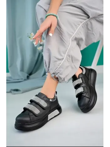 Nino Siyah Cilt Cırt Cırtlı Spor Ayakkabı Nino Siyah Cilt Cırt Cırtlı Spor Ayakkabı