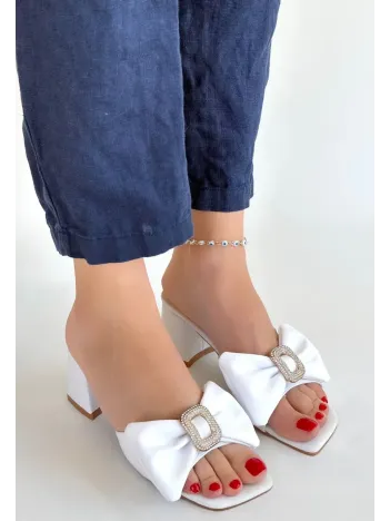 Niyyar Beyaz Cilt Topuklu Terlik Niyyar Beyaz Cilt Topuklu Terlik