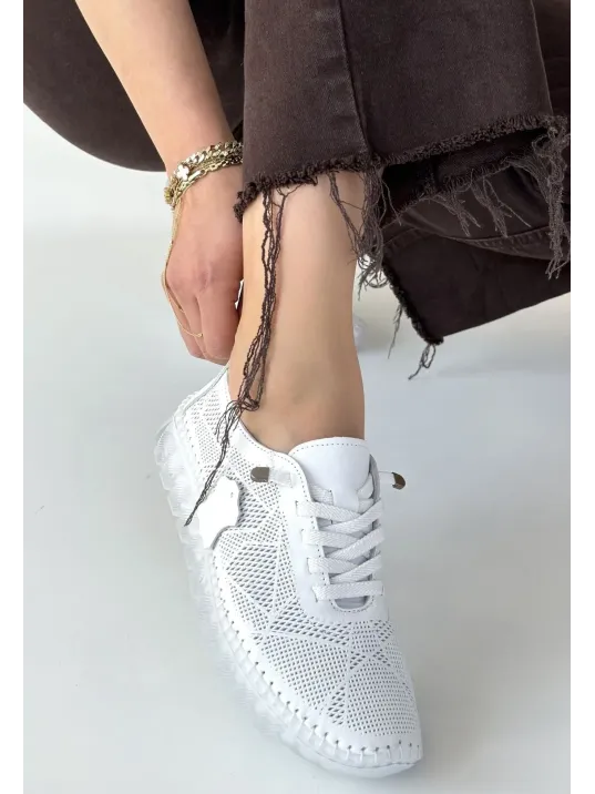 Omma Beyaz Deri Lazerli Bağcıklı Spor Ayakkabı