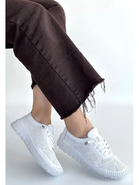 Omma Beyaz Deri Lazerli Bağcıklı Spor Ayakkabı