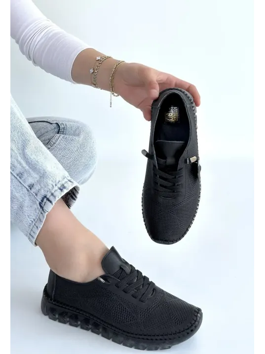 Omma Siyah Deri Lazerli Bağcıklı Spor Ayakkabı