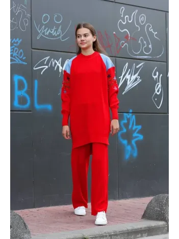 Omuz Detaylı Kol Nakışlı İkili Alt Üst Triko Takım Kırmızı