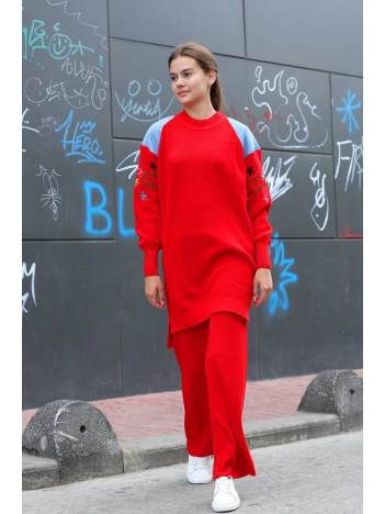 Omuz detaylı kol nakışlı ikili alt üst triko takım kırmızı