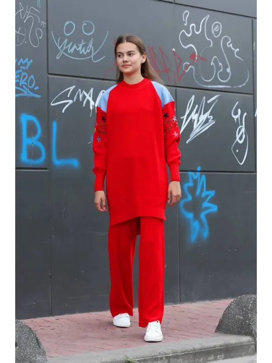 Omuz Detaylı Kol Nakışlı İkili Alt Üst Triko Takım Kırmızı