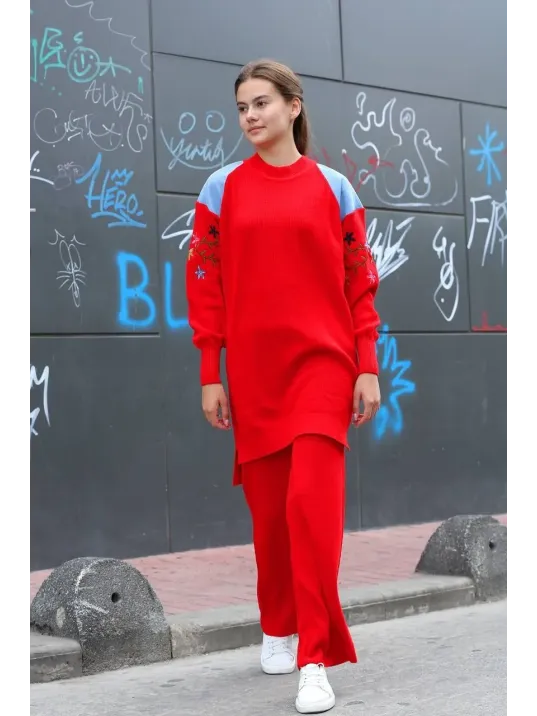 Omuz Detaylı Kol Nakışlı İkili Alt Üst Triko Takım Kırmızı