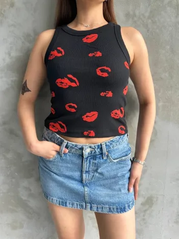 Öpücük Baskılı Bluz