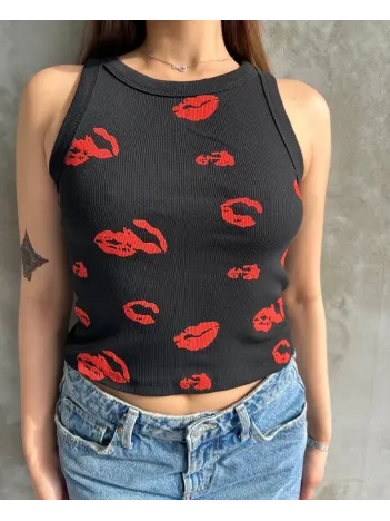 Öpücük Baskılı Bluz