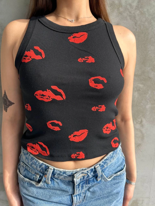 Öpücük baskılı bluz Öpücük baskılı bluz