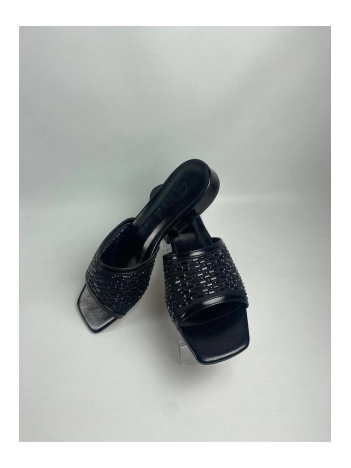 Ortu Siyah Cilt İşlemeli Terlik Ortu Siyah Cilt İşlemeli Terlik