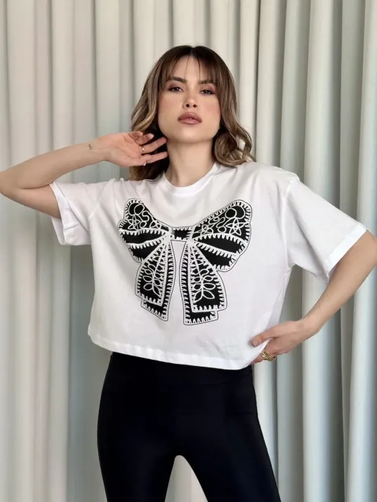 Oversize Beyaz Baskılı Crop Tişört Oversize Beyaz Baskılı Crop Tişört