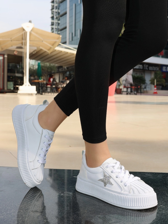 Piata Beyaz Cilt Bağcıklı Spor Ayakkabı Piata Beyaz Cilt Bağcıklı Spor Ayakkabı
