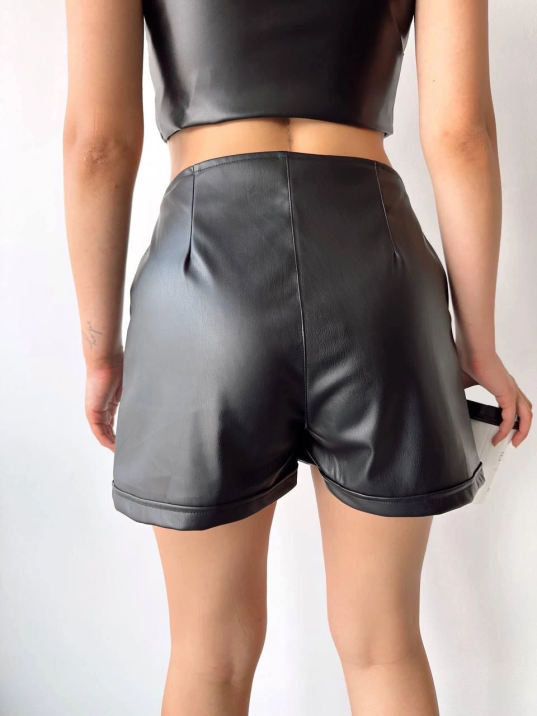 Pileli Deri Şort Siyah H240053