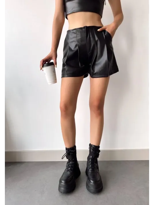 Pileli Deri Şort Siyah H240053