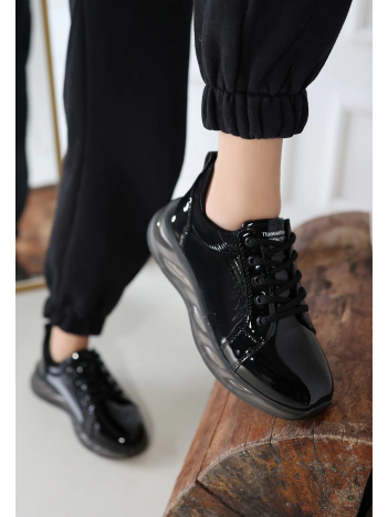 Piona Siyah Rugan Gri Tabanlı Spor Ayakkabı Piona Siyah Rugan Gri Tabanlı Spor Ayakkabı