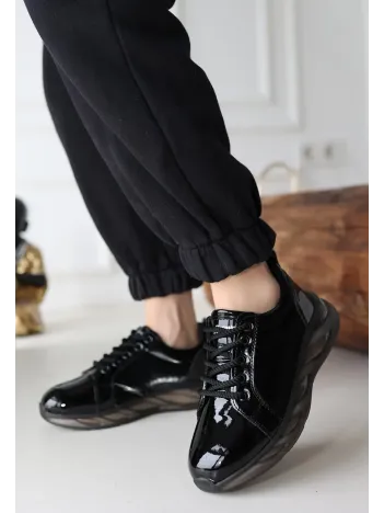 Piona Siyah Rugan Gri Tabanlı Spor Ayakkabı Piona Siyah Rugan Gri Tabanlı Spor Ayakkabı