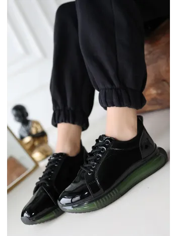 Piona Siyah Rugan Yeşil Tabanlı Spor Ayakkabı Piona Siyah Rugan Yeşil Tabanlı Spor Ayakkabı