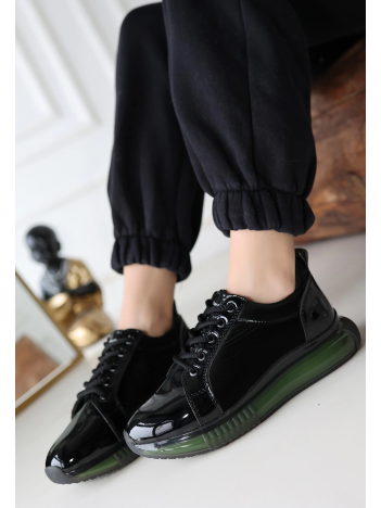 Piona Siyah Rugan Yeşil Tabanlı Spor Ayakkabı Piona Siyah Rugan Yeşil Tabanlı Spor Ayakkabı