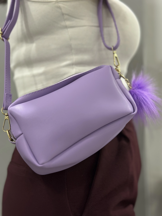 Ponpon mor cilt çanta