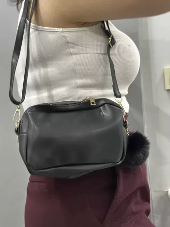 Ponpon Siyah Cilt Çanta