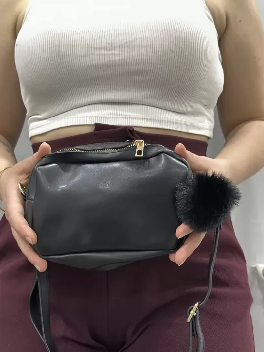 Ponpon Siyah Cilt Çanta