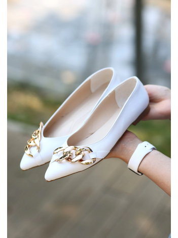 Popi Beyaz Cilt Zincirli Babet Ayakkabı Popi Beyaz Cilt Zincirli Babet Ayakkabı