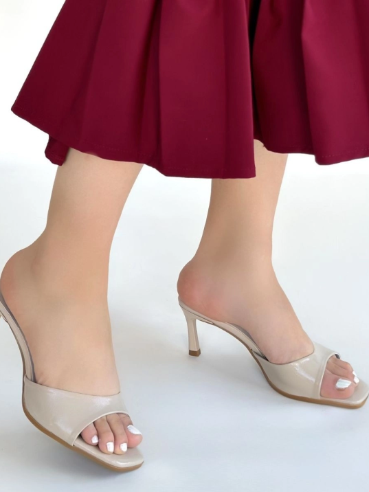 Ribay Bej Rugan Topuklu Terlik