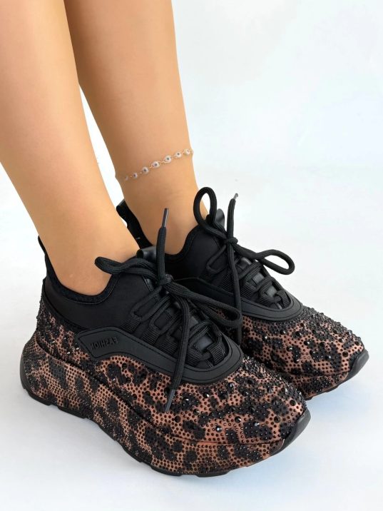 Rimay Kahverengi Cilt Boncuk İşlemeli Spor Ayakkabı Rimay Kahverengi Cilt Boncuk İşlemeli Spor Ayakkabı