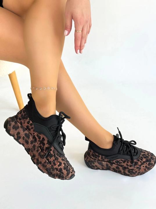 Rimay Kahverengi Cilt Boncuk İşlemeli Spor Ayakkabı Rimay Kahverengi Cilt Boncuk İşlemeli Spor Ayakkabı