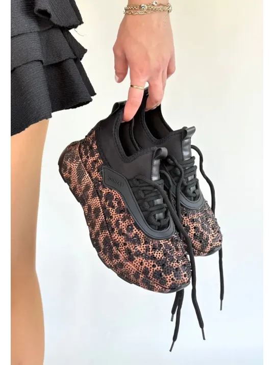 Rimay Kahverengi Cilt Boncuk İşlemeli Spor Ayakkabı Rimay Kahverengi Cilt Boncuk İşlemeli Spor Ayakkabı