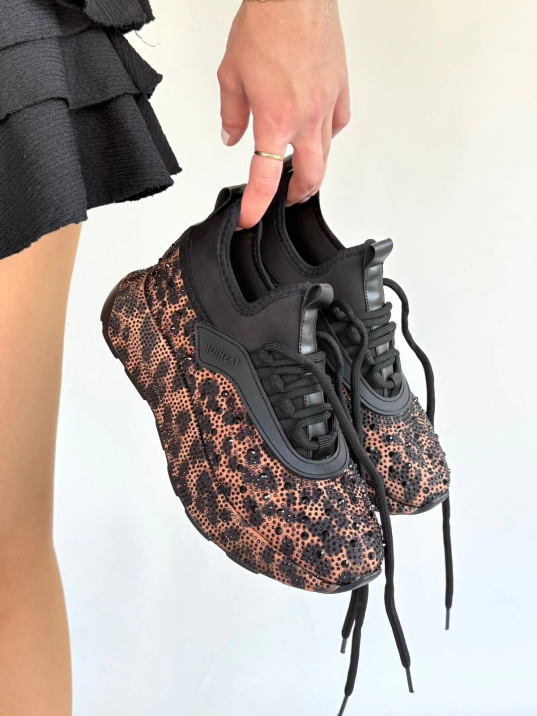 Rimay Kahverengi Cilt Boncuk İşlemeli Spor Ayakkabı Rimay Kahverengi Cilt Boncuk İşlemeli Spor Ayakkabı