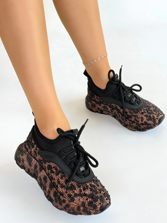 Rimay Kahverengi Cilt Boncuk İşlemeli Spor Ayakkabı Rimay Kahverengi Cilt Boncuk İşlemeli Spor Ayakkabı