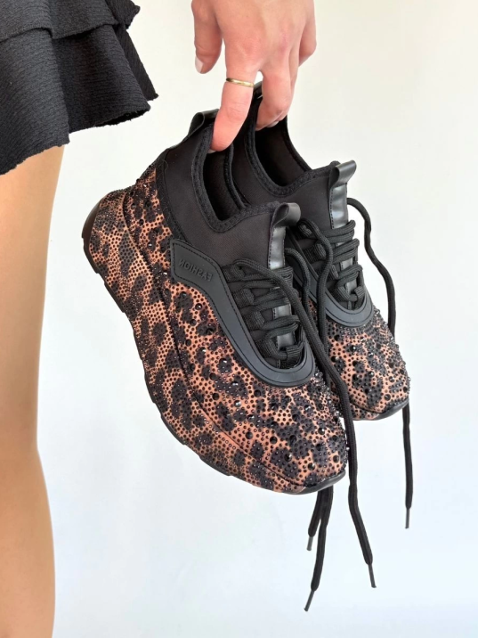 Rimay Kahverengi Cilt Boncuk İşlemeli Spor Ayakkabı Rimay Kahverengi Cilt Boncuk İşlemeli Spor Ayakkabı