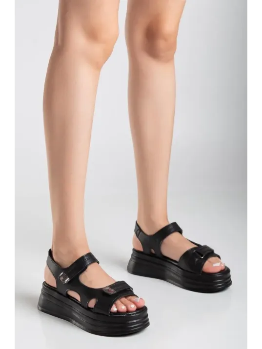 Saide Siyah Cilt Cırt Cırtlı Sandalet Saide Siyah Cilt Cırt Cırtlı Sandalet