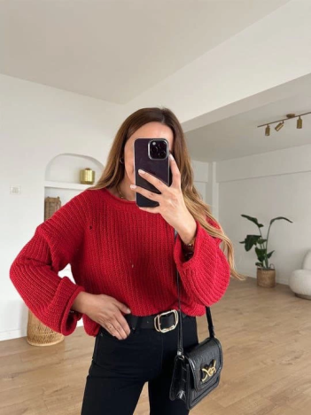 Salaş delik detaylı kazak kırmızı Salaş delik detaylı kazak kırmızı