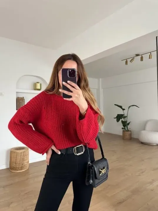 Salaş Delik Detaylı Kazak Kırmızı Salaş Delik Detaylı Kazak Kırmızı