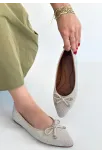 Sarra Bej Saten İşlemeli Babet Ayakkabı Sarra Bej Saten İşlemeli Babet Ayakkabı