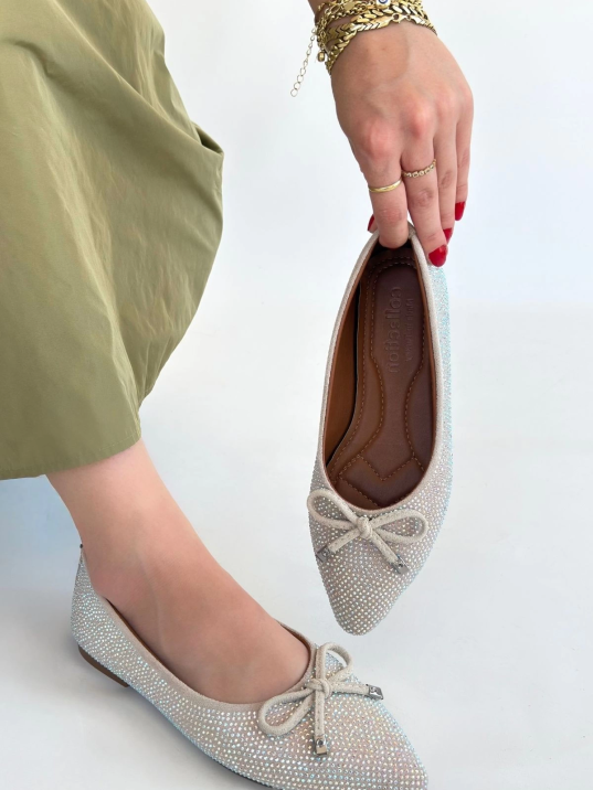 Sarra Bej Saten İşlemeli Babet Ayakkabı Sarra Bej Saten İşlemeli Babet Ayakkabı