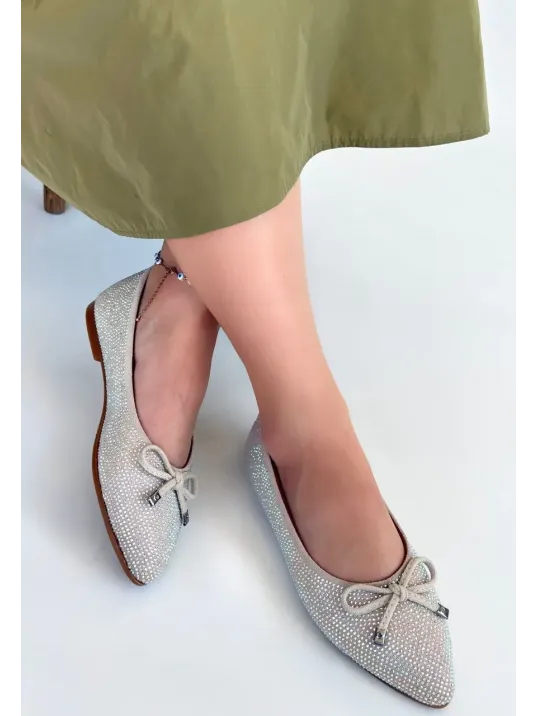 Sarra Bej Saten İşlemeli Babet Ayakkabı Sarra Bej Saten İşlemeli Babet Ayakkabı