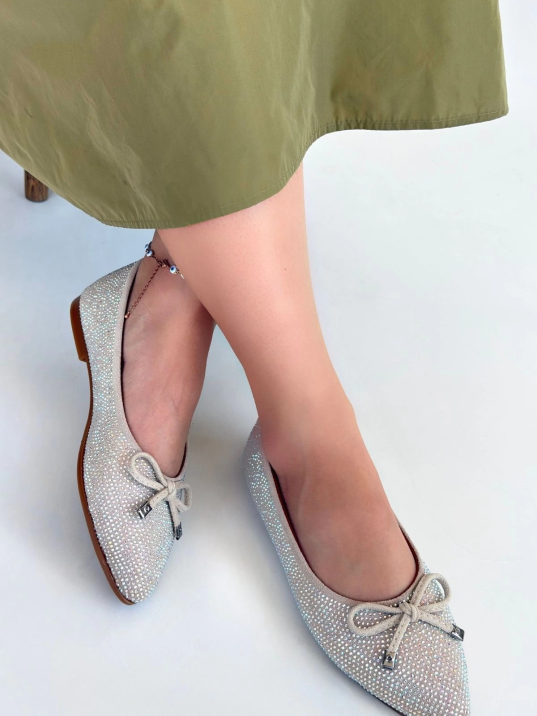 Sarra Bej Saten İşlemeli Babet Ayakkabı Sarra Bej Saten İşlemeli Babet Ayakkabı