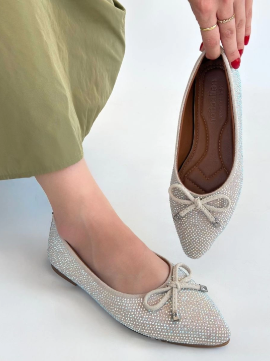 Sarra Bej Saten İşlemeli Babet Ayakkabı Sarra Bej Saten İşlemeli Babet Ayakkabı