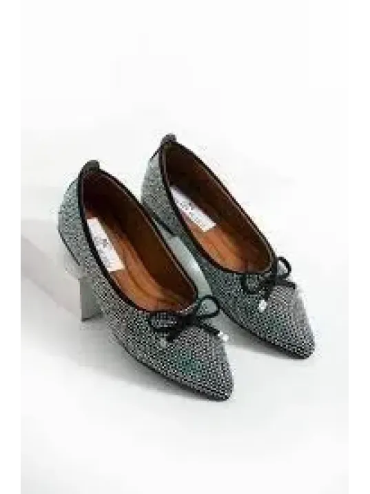 Sarra Siyah Saten İşlemeli Babet Ayakkabı Sarra Siyah Saten İşlemeli Babet Ayakkabı