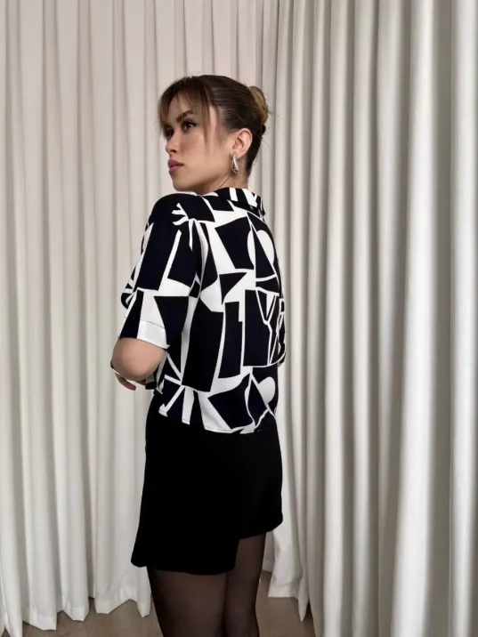 Siyah Beyaz Baskılı Crop Gömlek