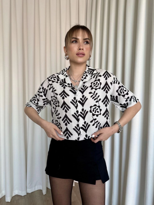 Siyah beyaz baskılı crop gömlek Siyah beyaz baskılı crop gömlek